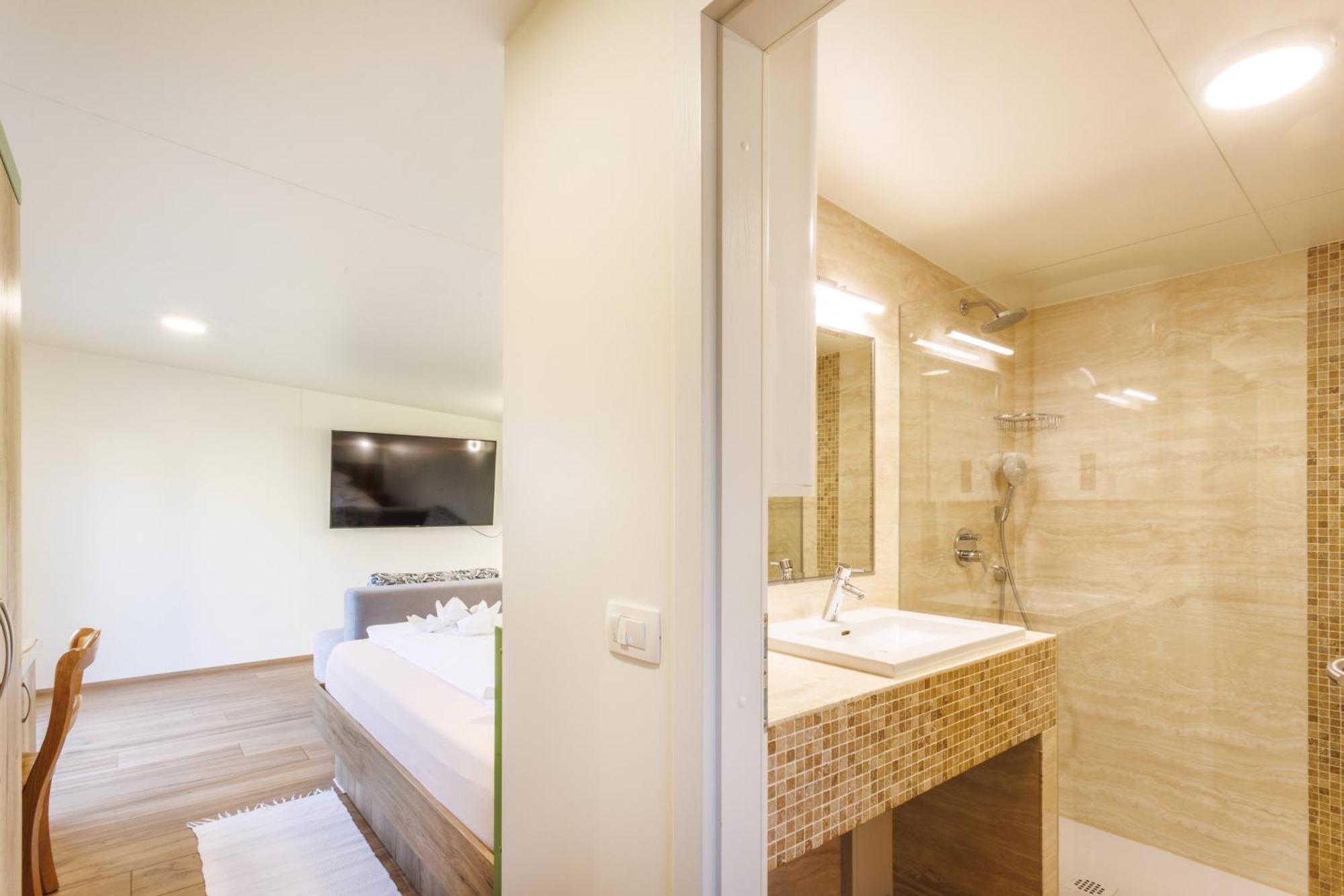 Mobile House Vegov Hram Hotel Dol pri Ljubljani Eksteriør billede